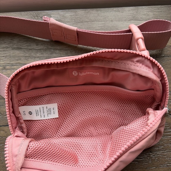 Lululemon Athletica Pink Crossbody Bag - Picture 2 of 6